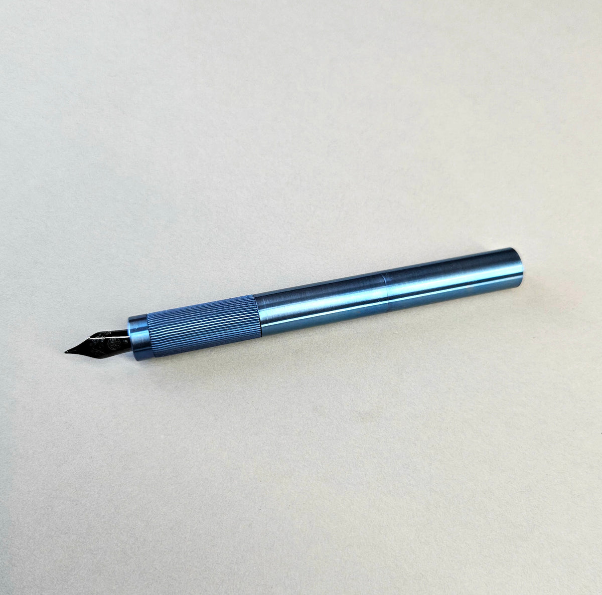 TERN Anodize Titanyum — Cep Tipi Dolma Kalem