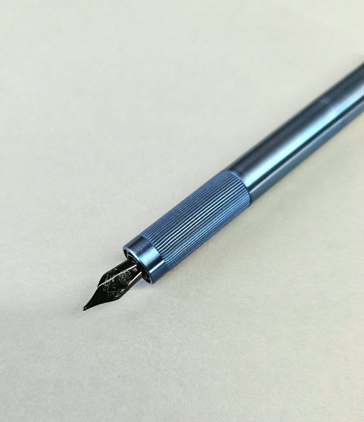 TERN Anodize Titanyum — Cep Tipi Dolma Kalem