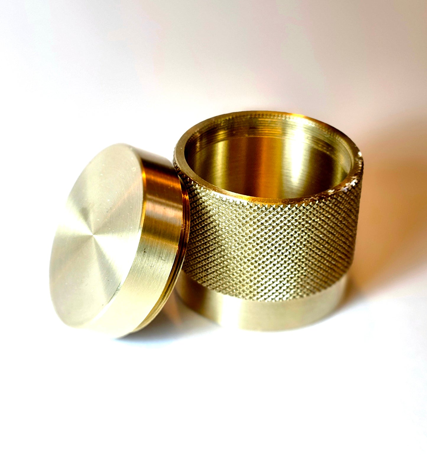 Vault - Masif Pirinç Saklama Objesi